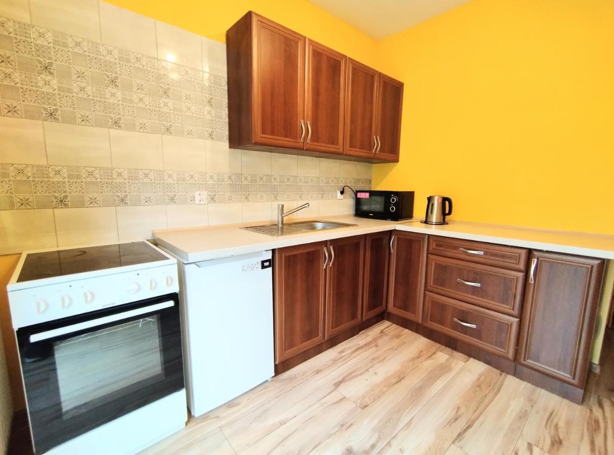 Yellow Apartment Величка Екстериор снимка